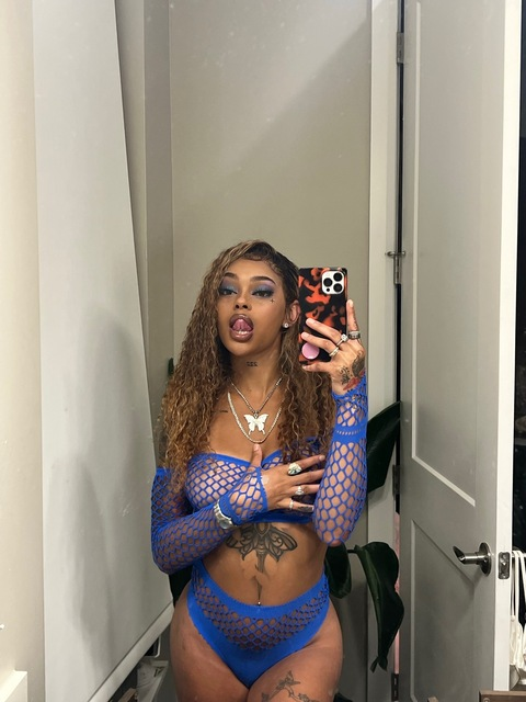 Header of aalyiahcarmenxxx