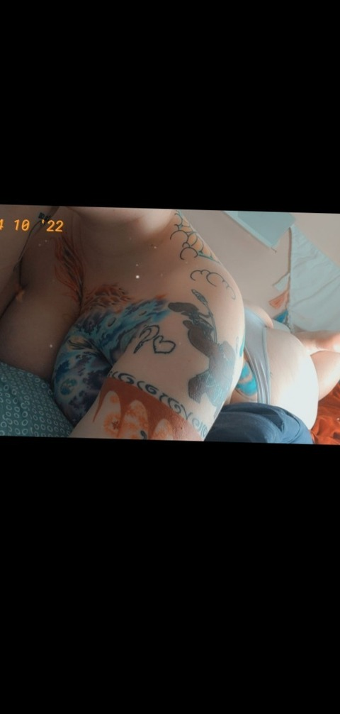 Header of adoreamora