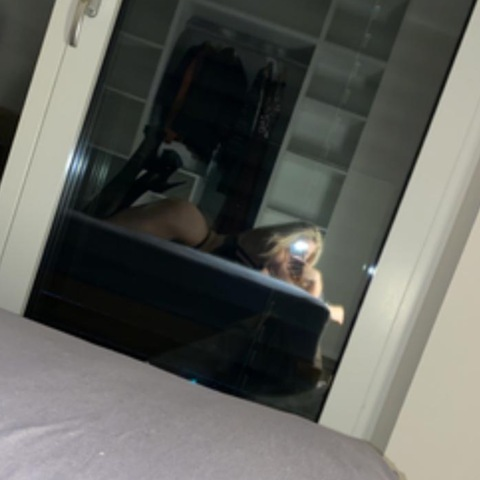 Header of aleynakhaleel