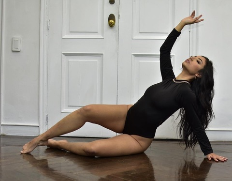 Header of anasofia_henaov555