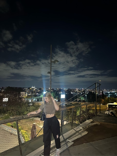 Header of ariana_bell