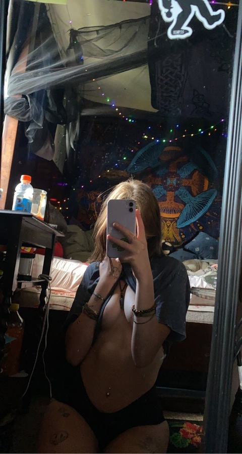 Header of babydollovez