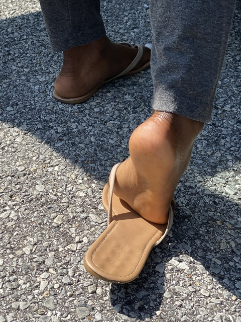 Header of chanel_feet23