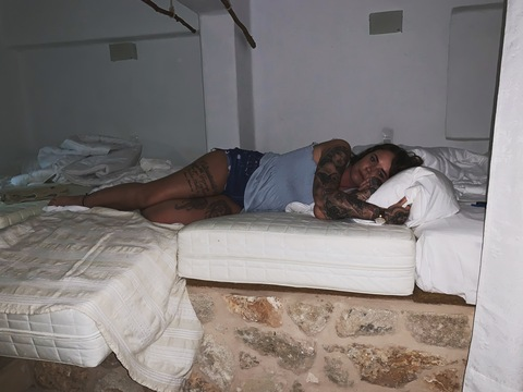 Header of danitunmoreofficial