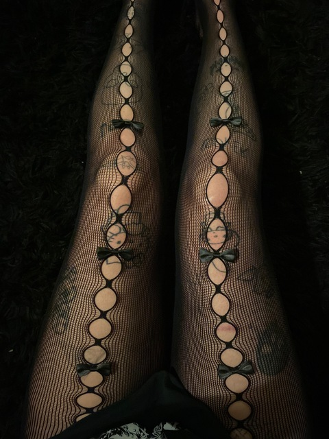 Header of deadcitygirll