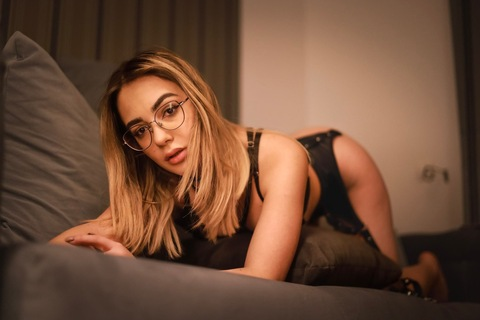 Header of dedeandreeafree