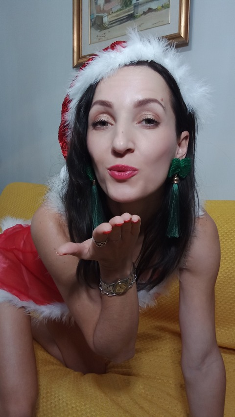 Header of ellyelyssse