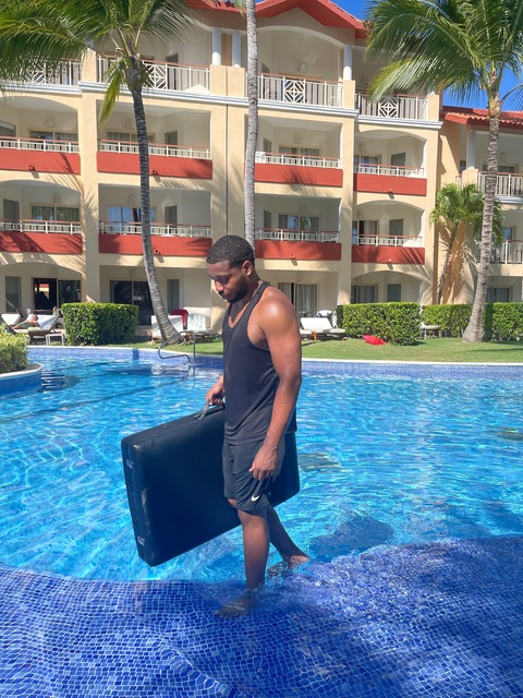 Header of emmanuellustinfree