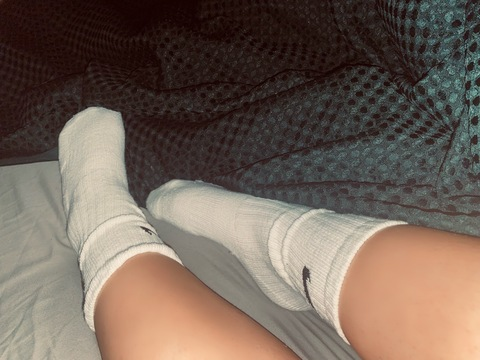 Header of feetbyhollie-mae
