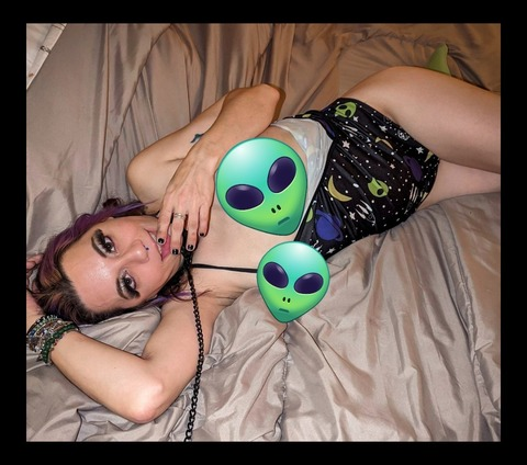 Header of hippiewitch00