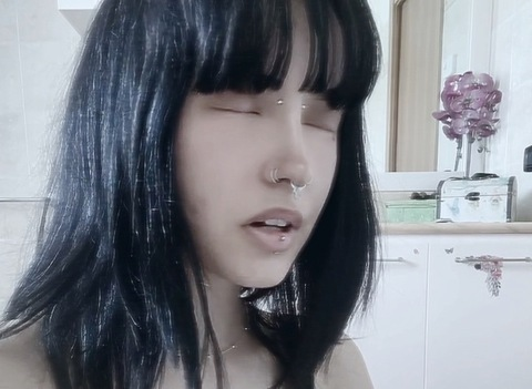 Header of insaneinternetgrl