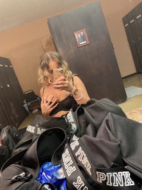 Header of kweenalexx