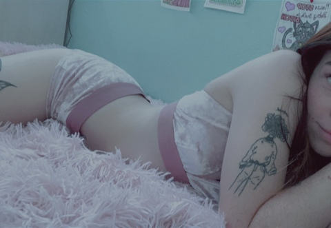 Header of lil_red_bby