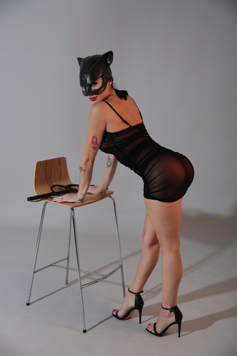 Header of lolyplayboy