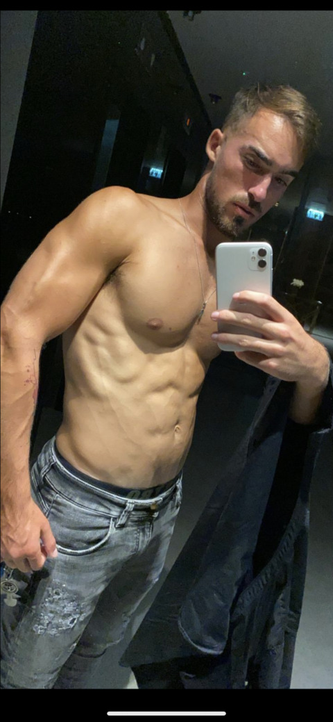 Header of lucasantiofficial