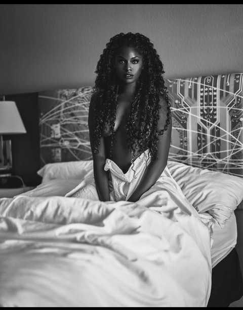 Header of modelbunni24