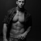 Onlyfans leak naughtyshowman 

 profile picture