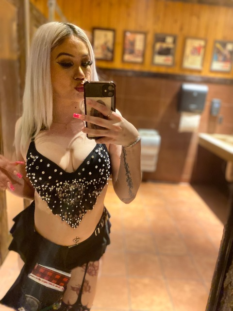 Header of naughtyyywhitegirl