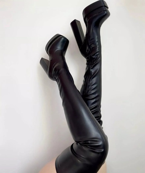 Header of queenvenus420