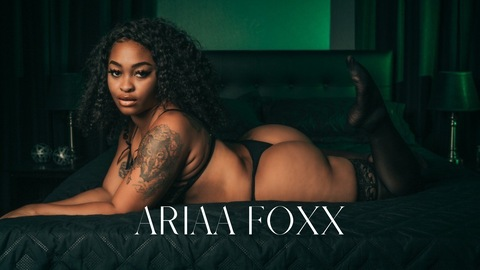 Header of realafoxxx