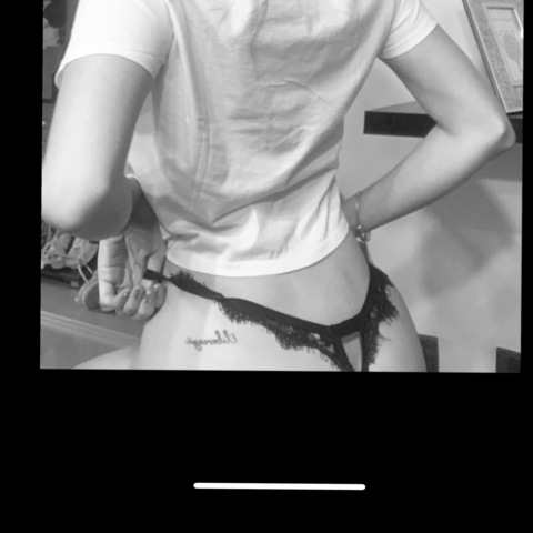 Header of roseee_whiteee