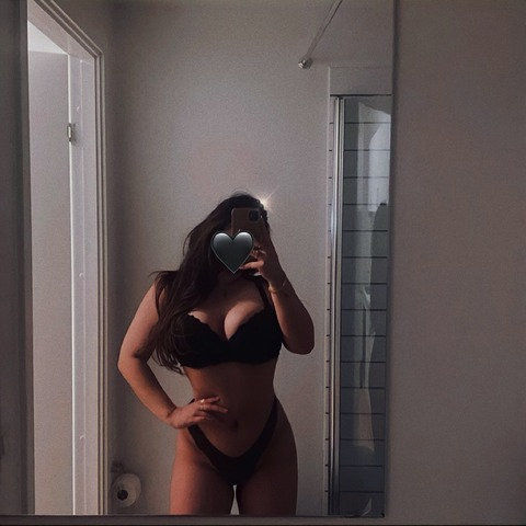 Header of sandrahelgaard