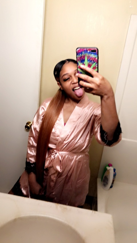 Header of sassylilbisshh