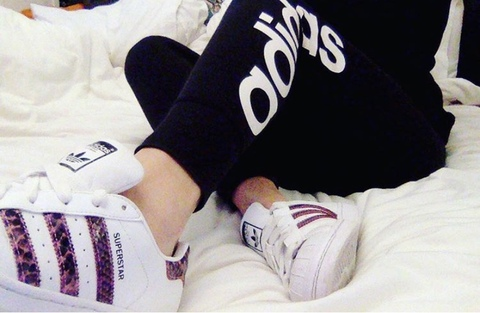 Header of sneakergirl