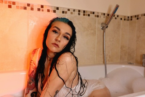 Header of theautumnlillyofficial