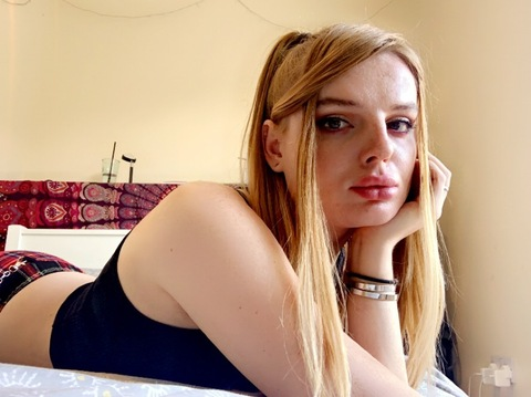 Header of thetransgirl