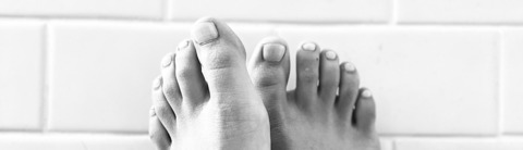 Header of toesnfeetbytati