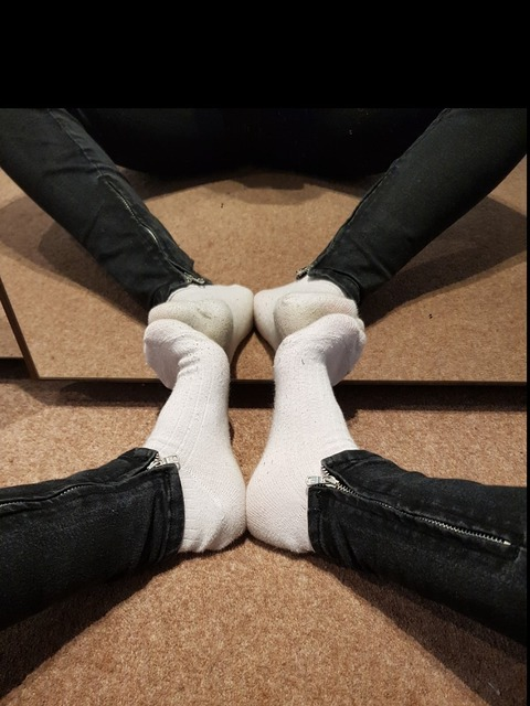 Header of ugly_small_feet